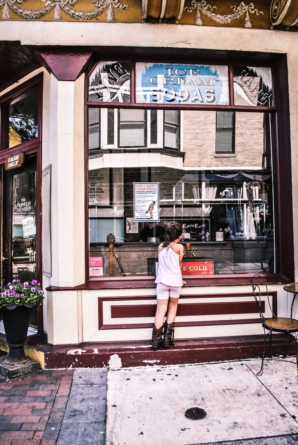 Lifestyle Blogger Jenny Meassick of Chocolate and Lace shares her Ice Cream Guide for visiting the Historic District in Philadelphia.