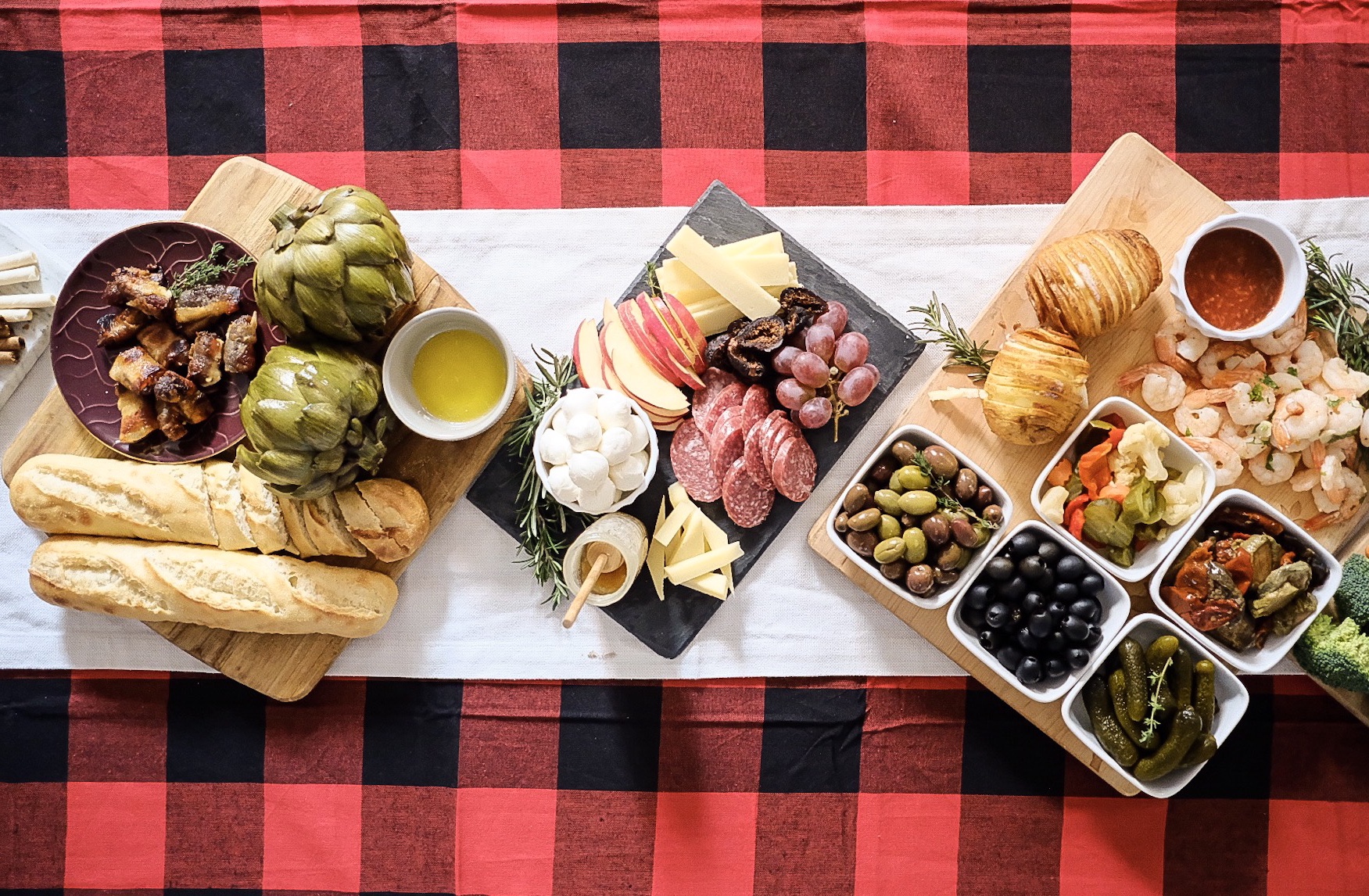 Chocolate and Lace shares her tips on how to build the best Charcuterie Board. 