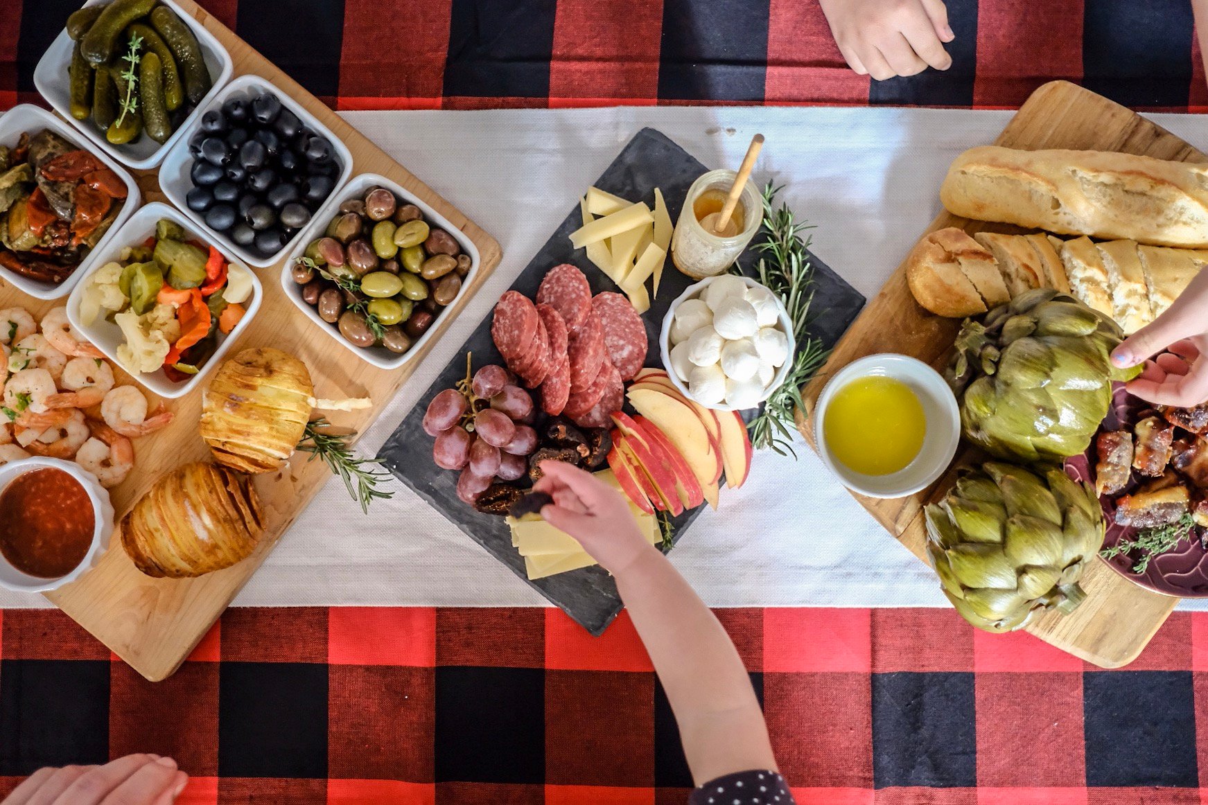 Chocolate and Lace shares her tips on how to build the best Charcuterie Board. 